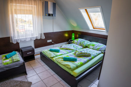 room with three beds and shared bathroom accommodation hotel Makó